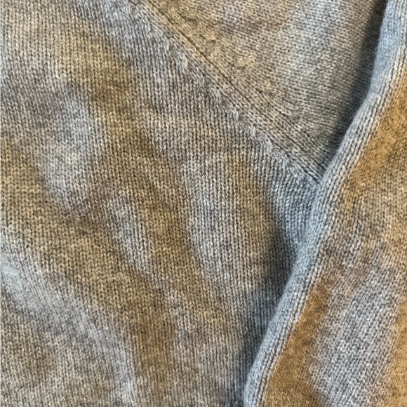 Reformation Garrett Turtleneck Cropped Cashmere Sweater in Husky Grey - Size M - Picture 8 of 10